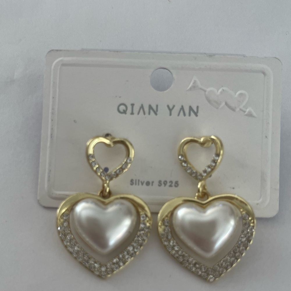 New gold pearl heart earrings dainty classy dangle Royalcore DG dolce Italian